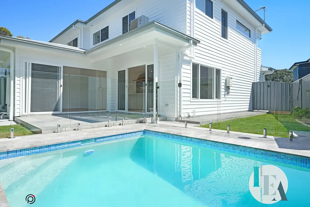 Barrack Point 3 Bedroom Brand New Home on a Premier Seaside Street