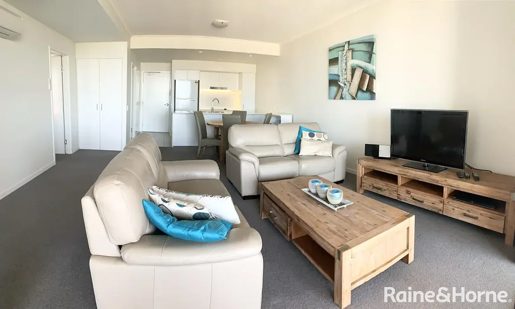 FULLY FURNISHED AND SELF CONTAINED INNER CITY APARTMENT WITH OCEAN VIEWS