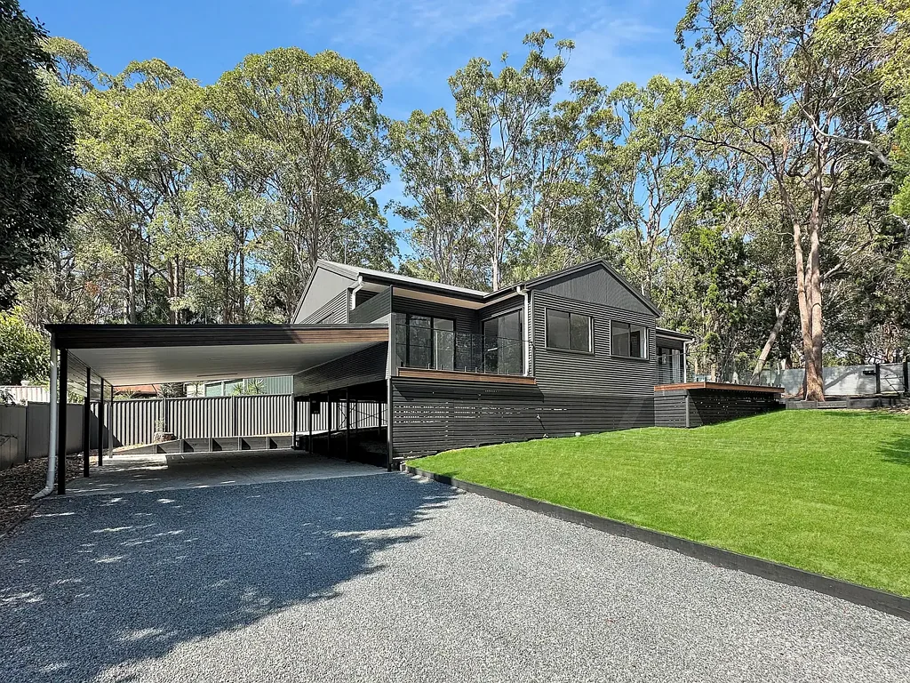 Macleay Island 3ਬੈੱਡਰੂਮ Contemporary New Build in a Leafy Setting – Ready to Move In