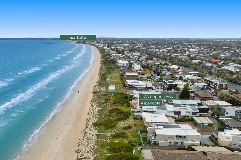 Aspendale 5Zimmer Luxury Potential with 565sqm of Waterfront Land