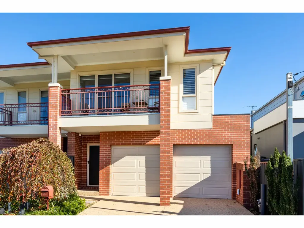South Albury 4غرفة نوم Modern Townhouse Living in South Albury