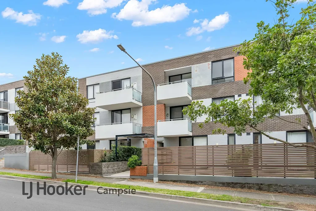 Campsie 2房 Clemton Park Village顶层位置 两个阳台穿堂风 宽敞两卧带套间 步行至商圈车站 Coles健身房近旁 Top Floor Security Apartment in the Popular Clemton Park Village!