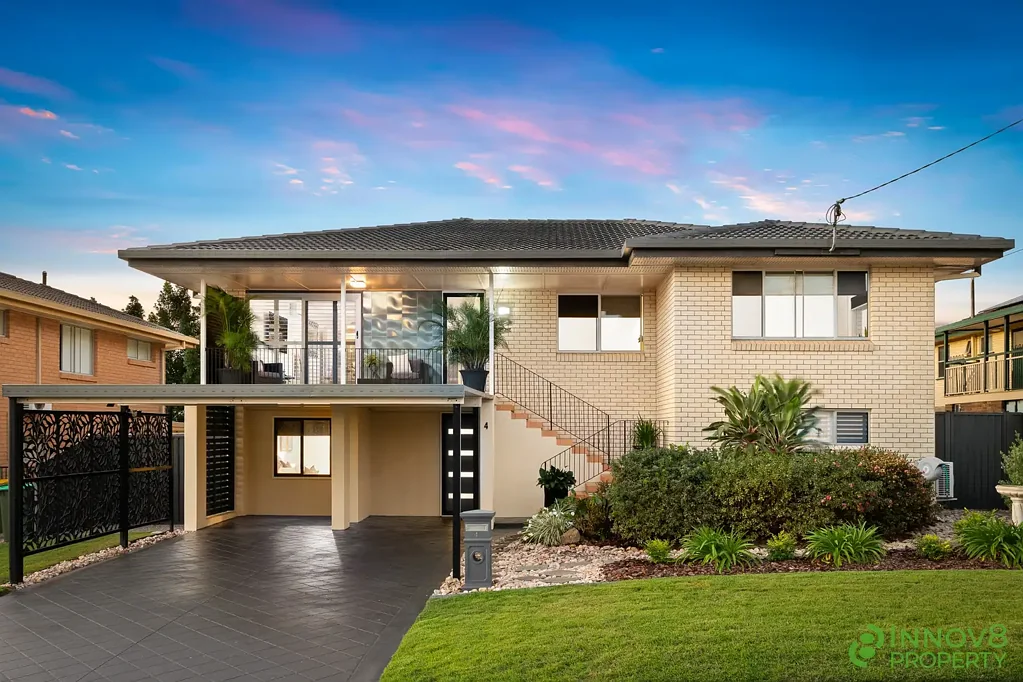 Albany Creek 3Phòng ngủ Contemporary Family Home With Multiple Living Areas, Sublime Renovations, A Resort-Style Pool & Outstanding Entertaining Options!