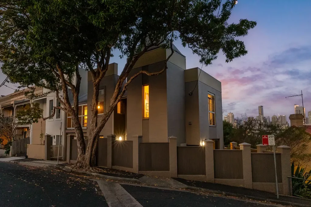 Glebe 5Zimmer Leafy, private and versatile living opposite Ernest Pederson Reserve