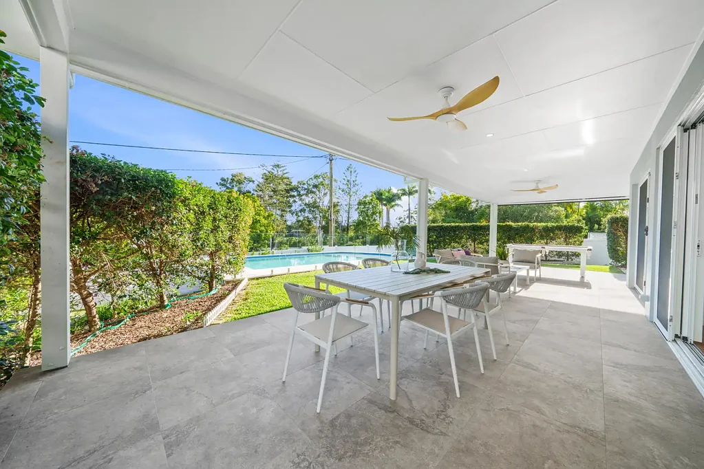 Ashmore 4房  Near New Architectectural Cul-de-Sac Retreat with Hinterland Views & Resort-Style Living