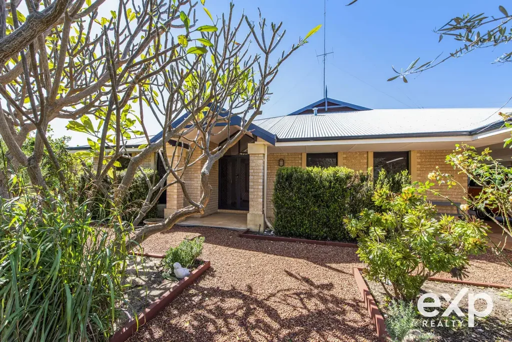 Waroona 4Phòng ngủ First Time Offered on Market - So much space!