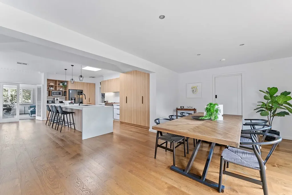 Strathmore 4 Bedroom Mid-Century Elegance Meets Modern Sophistication in Blue-Chip Strathmore