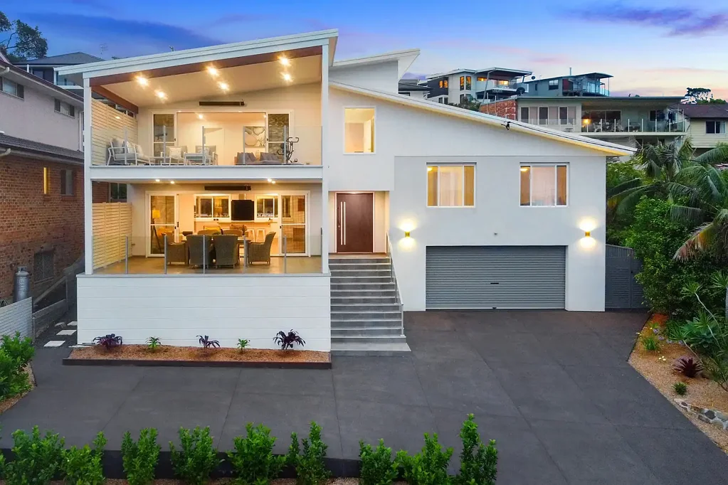 Wamberal 5ਬੈੱਡਰੂਮ Coastal luxury retreat; footsteps to the beach