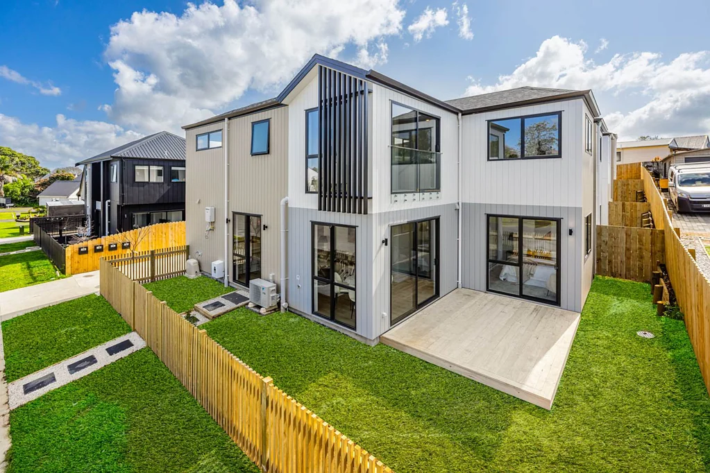 Bucklands Beach 4房 全新永久产权住宅！高品质电器+内进式双车库，优质学区加持！ Brand-New Freehold Home – Quality & Location!