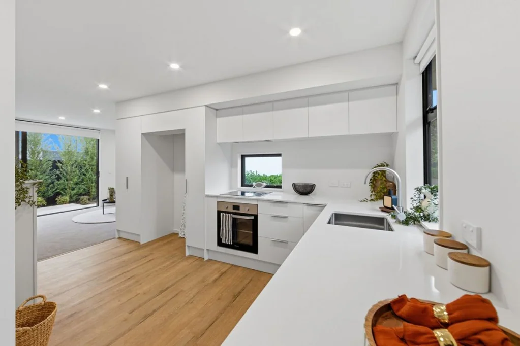 Merivale 2chambre Merivale Gem – Near-New & Zoned for Top Schools