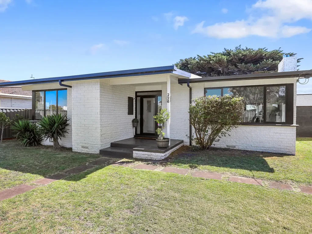 228 Princes Highway, Port Fairy, VIC 3284