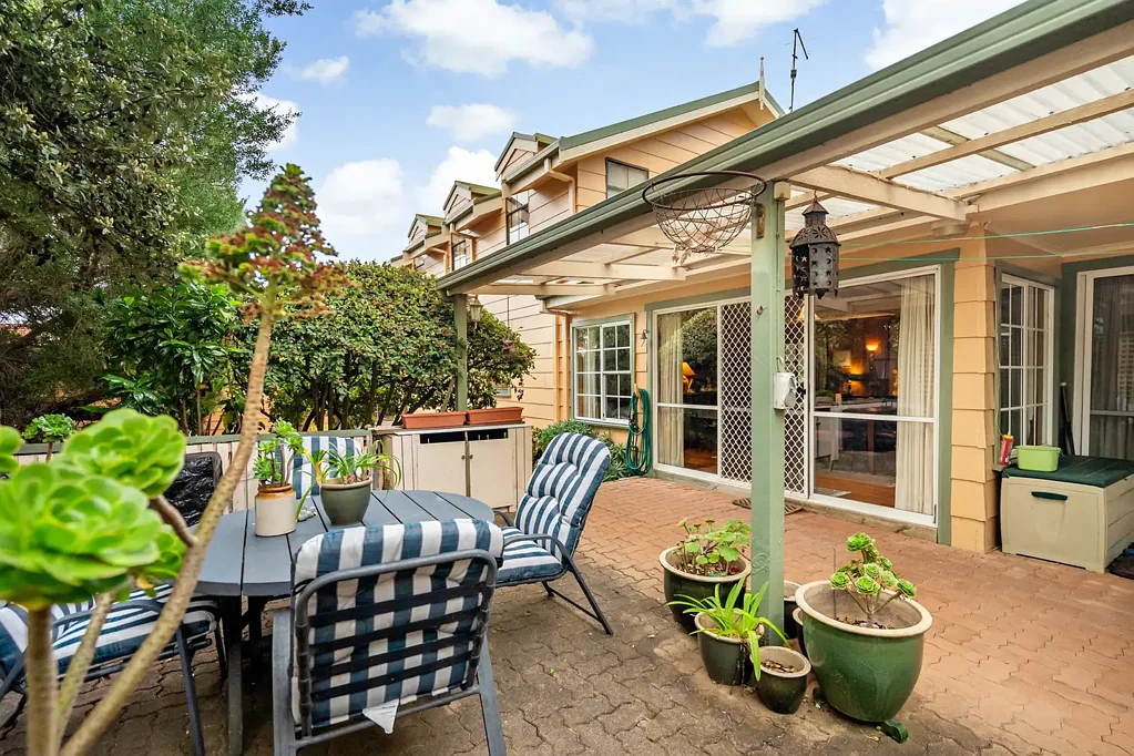 Low Head 4房  Just 100 Metres from the Shoreline – Space, Serenity & Coastal Charm in Low Head