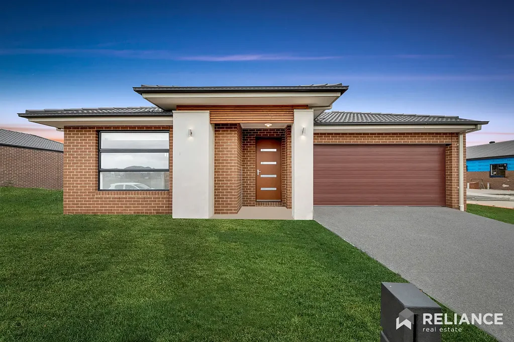Modern Family Home with Theatre, Rumpus, Study Nook & Alfresco in Emerald Park