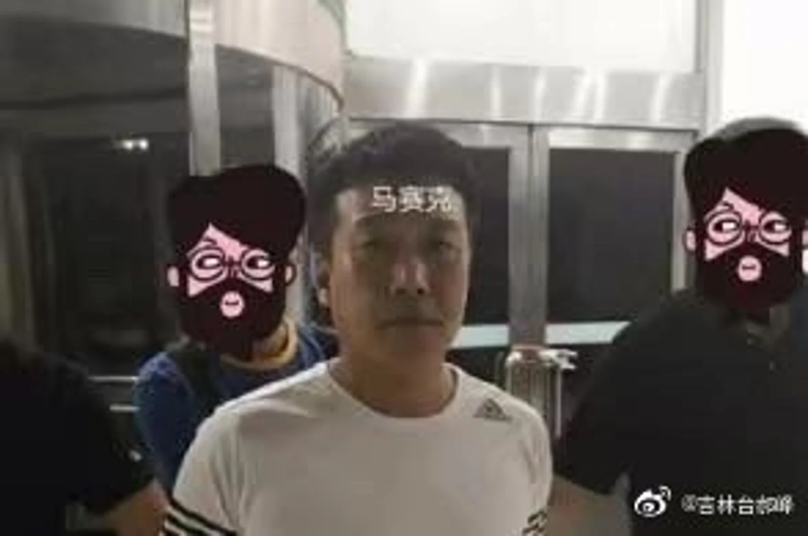 "女子深夜遭打"嫌犯之父:儿子负责催债工作平常看起来挺老实