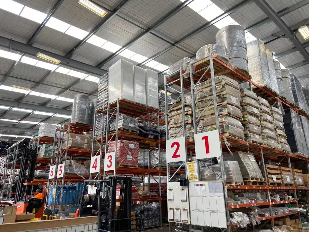 Wiri 2,200m2 warehouse with 10m stud