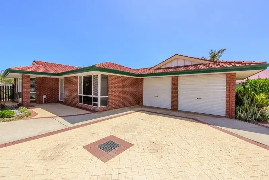 Bluff Point 3房  Villas don't come more impressive than this!