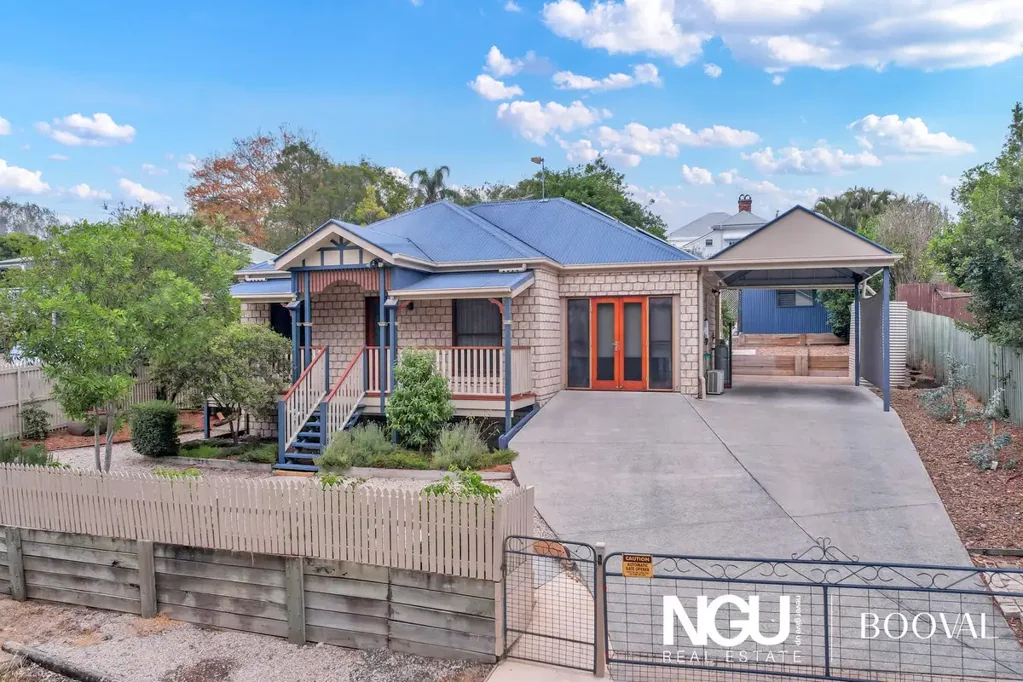 Coalfalls 4房 精心维护的家庭住宅，坐落于私密园景环境中 Meticulously Maintained Family Living in a Private, Landscaped Setting
