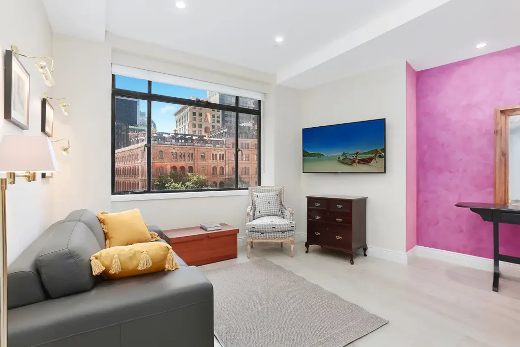 Charming Renovated Executive Residence in the Heart of Circular Quay | Furnished