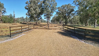 Canowindra Secluded 10 Acres within Town