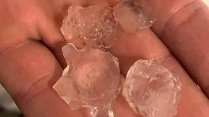 冰雹雨雪妖风！一大波寒流来袭 你穿上秋裤了吗？