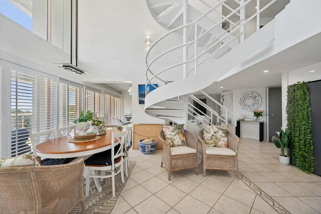 Coffs Harbour 3房  Spectacular 320sqm Sky Home With Water Views