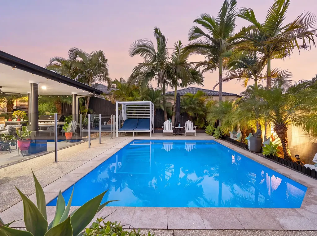 Pacific Pines 4Kwarto Stunning Fully Renovated Family Living with Pool, Home Gym & Side Access