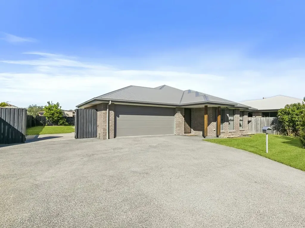 21 Grasstree Place, Ningi, QLD 4511