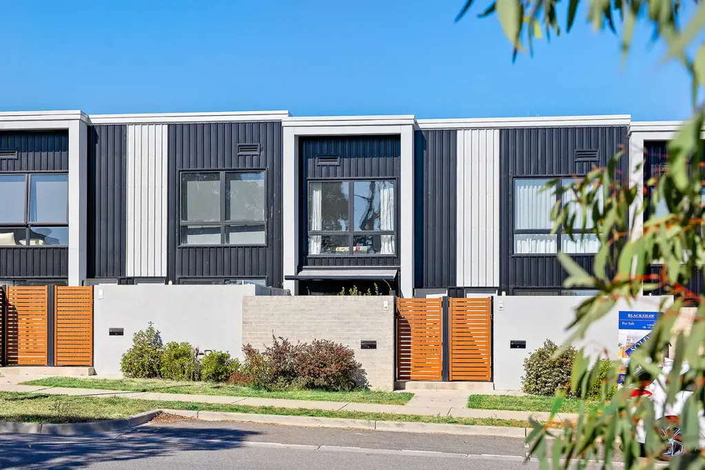 Throsby 3房  Immaculate, Light Filled, Low-Maintenance Living