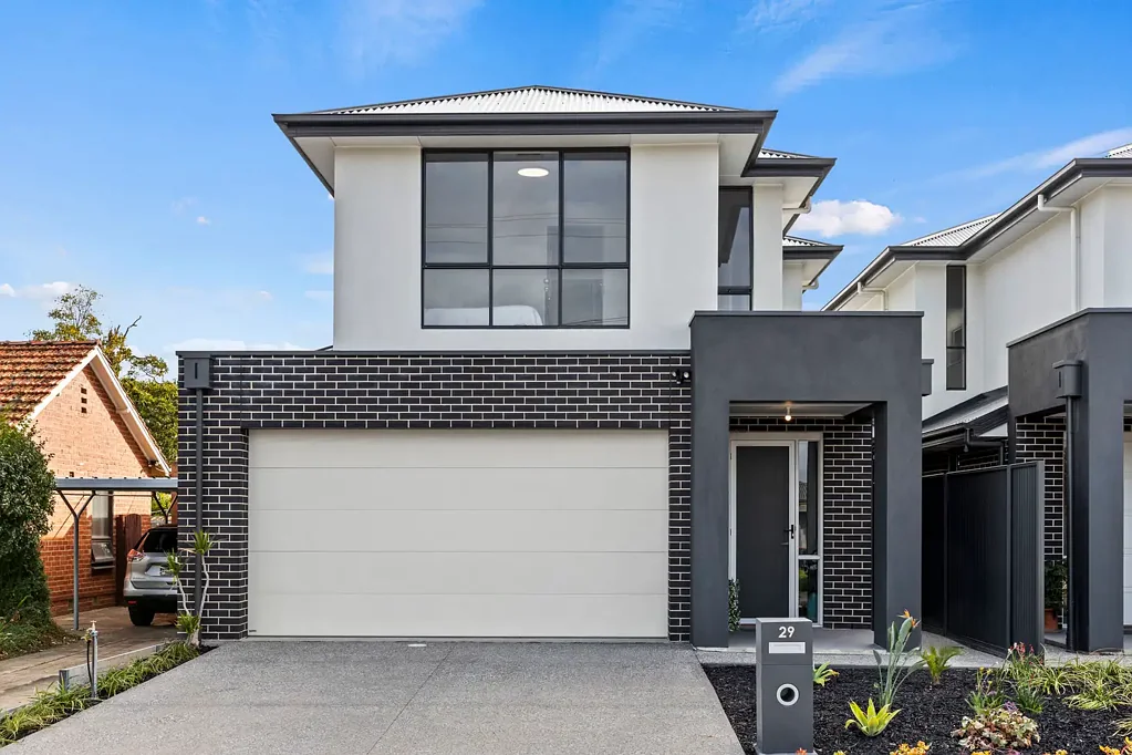 Stylish Executive Home Near the City