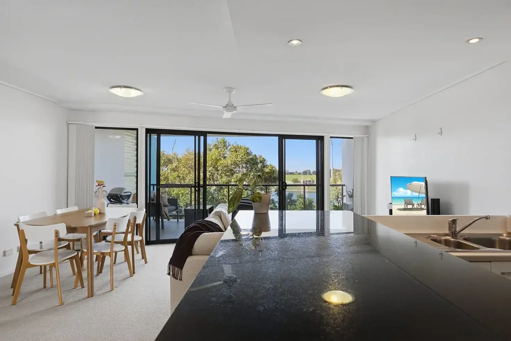 Birtinya 1房  Prime Birtinya Waterfront Opportunity in the Heart of the Health Precinct