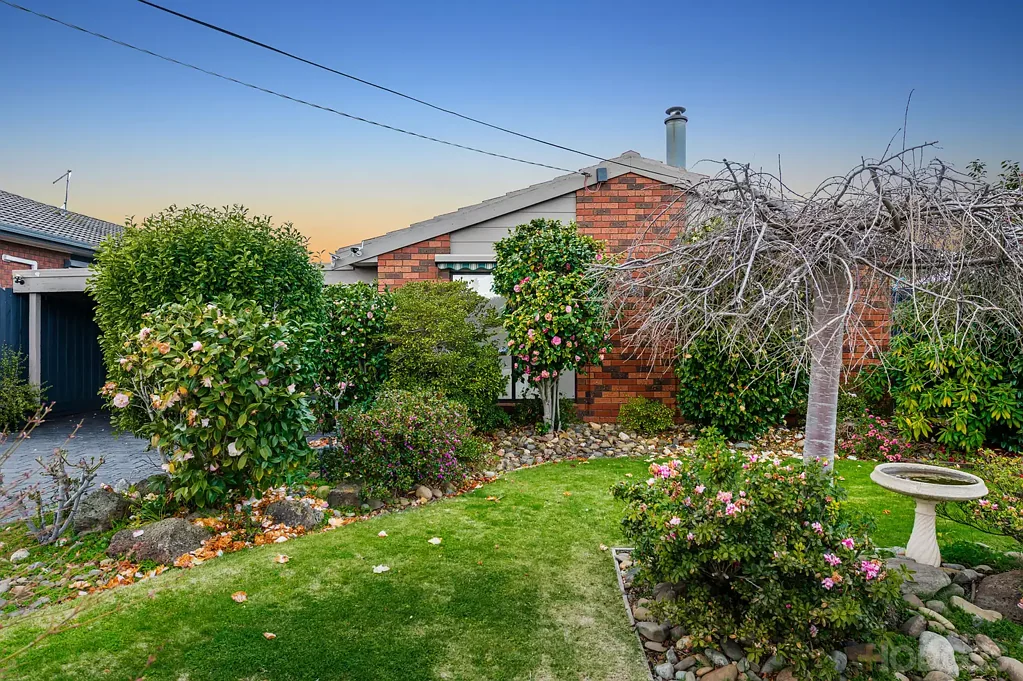 Werribee 3 Bedroom COMFORTABLE CLASSIC IN PRIME LOCATION