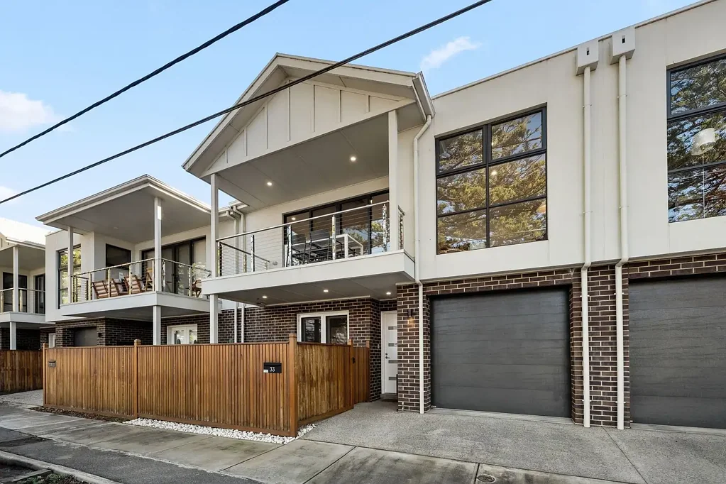 Henley Beach 2 Slaapkamer Modern Coastal Living in the Heart of Henley Beach.