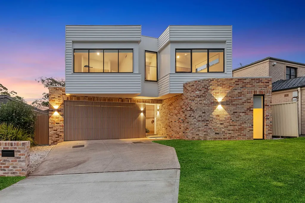 Peakhurst 6 Slaapkamer Stylish Architecturally Designed Home with Rare Granny Flat