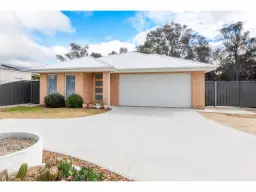 15 CADE CT, Jindera