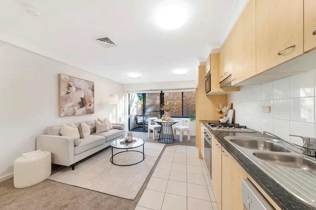 North Sydney 1房 明亮一卧新装 超大双车位充足储物 现代燃气厨房 全屋空调 阳光阳台 宽敞卧室镜柜 瓷砖浴室浴缸 安全大楼 步行商圈 Rare offering with dual oversized parking in Prime Location
