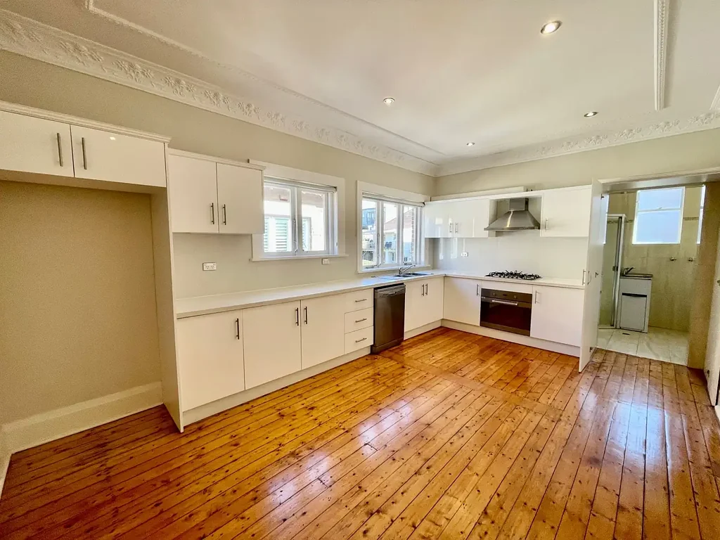 MODERN SEMI STYLE APARTMENT!!