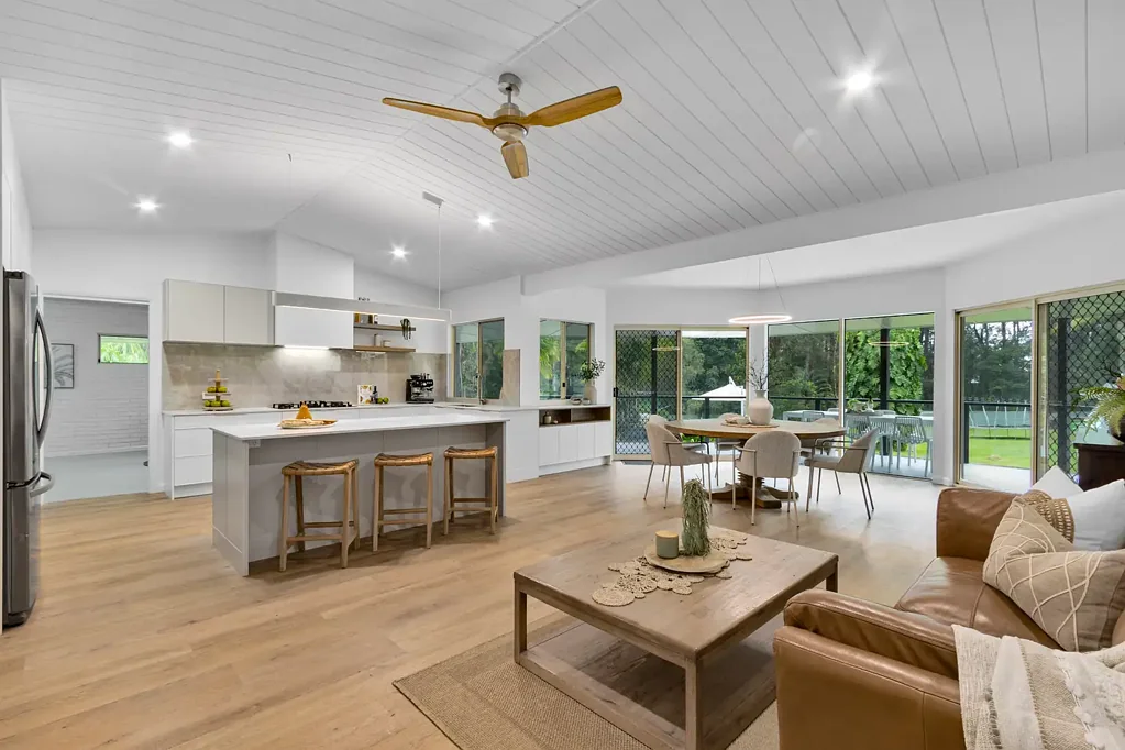 Palmview 5બેડરૂમ Palmview Perfection: Large Family-Focused Living with Granny Flat, Resort Pool & Acreage Lifestyle