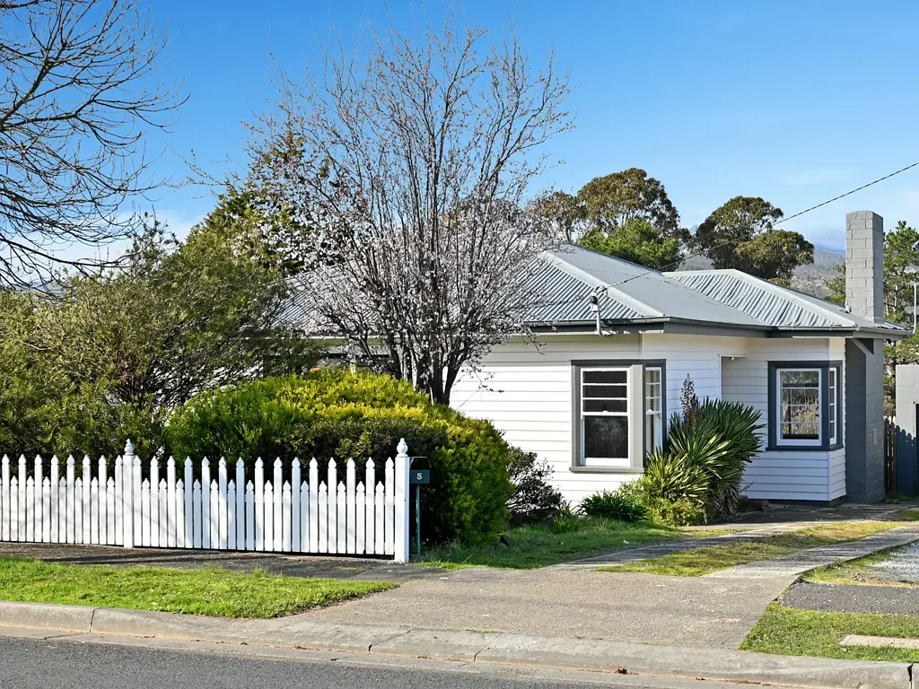 New Norfolk 2房  Charming Renovated Home in a Highly Sought-After Location