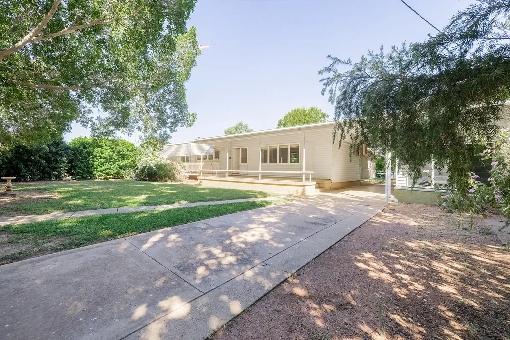 23 Ilfracombe Road, Longreach, QLD 4730