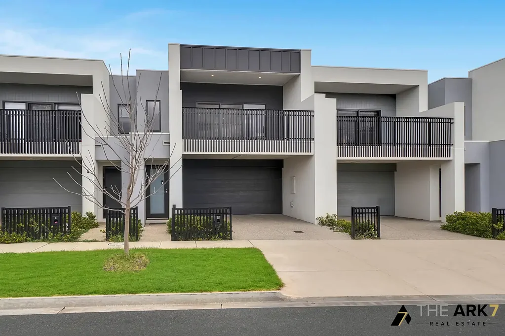 Modern Near New 3 Bedroom Townhouse with 4 split air conditioners & Private Balcony !