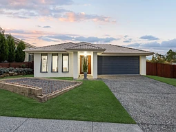 5 Boronia Street, Deebing Heights