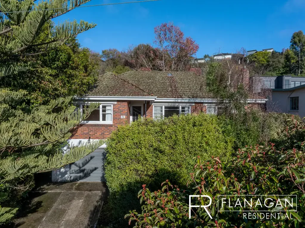 Trevallyn 3Phòng ngủ Quiet Location, Brick Home With Beautiful Gardens!