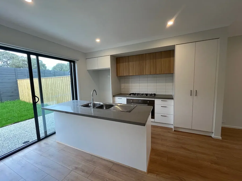 NEAR NEW - Three bedroom eco friendly townhouse