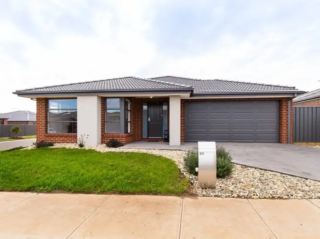 Modern Family Home in Manor Lakes!