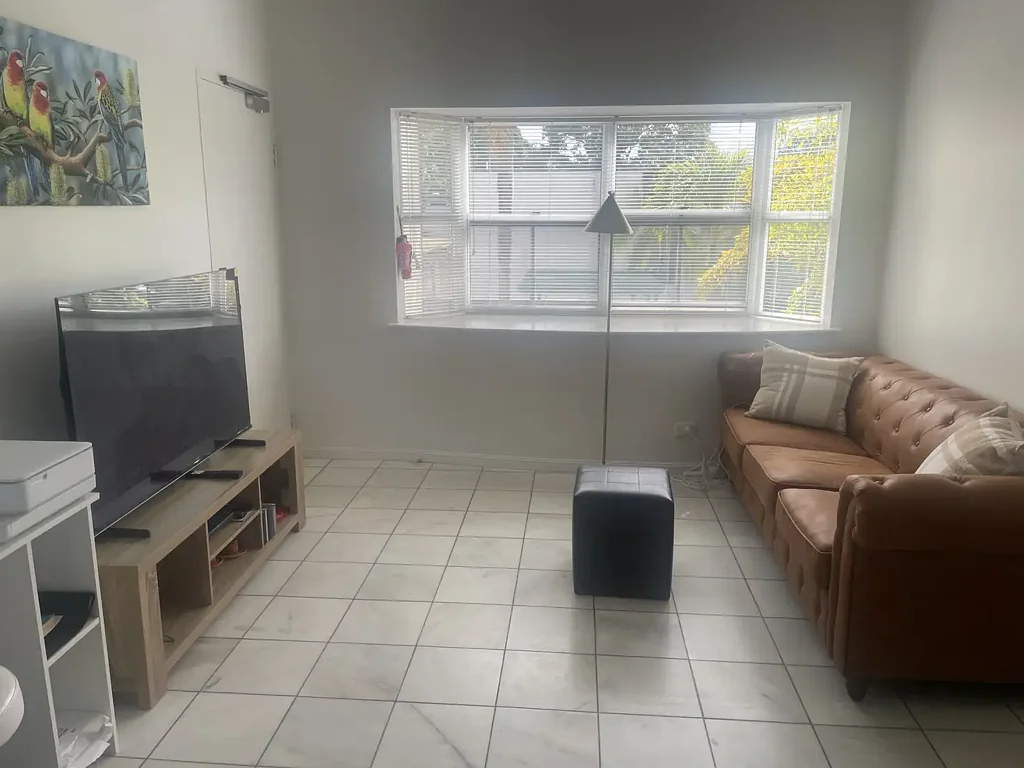 CLOSE TO HOSPITAL & CITY - 2 BEDROOM UNIT - FULLY FURNISHED