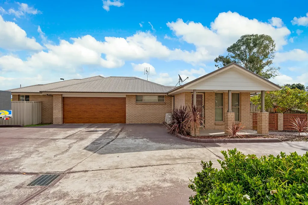 " Good Size Modern Villa"
