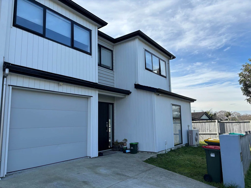 Fabulous in Fisher Parade, Sunnyhills