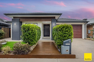 Thornhill Park 5 Slaapkamer East Facing Property with Comfort, Convenience & Style in the Community of Thornhill park.