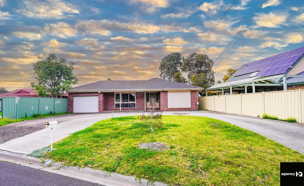 Stunning Family Home in Hoppers Crossing opposite to the Park