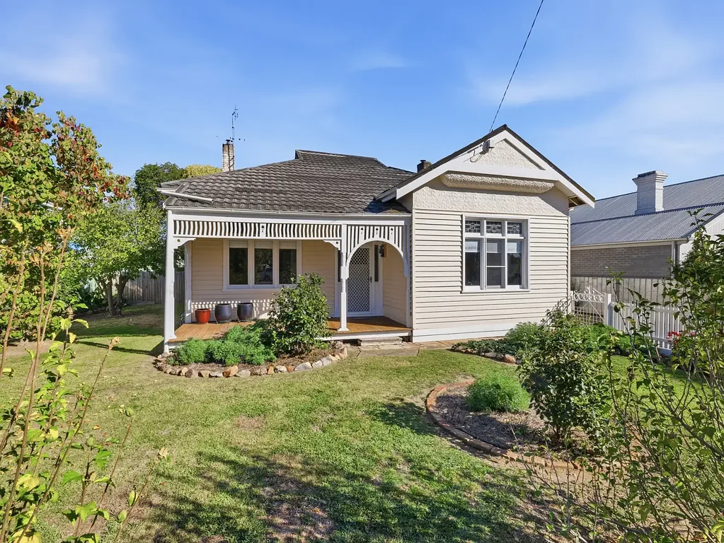 16 Barkly Street, Benalla, VIC 3672
